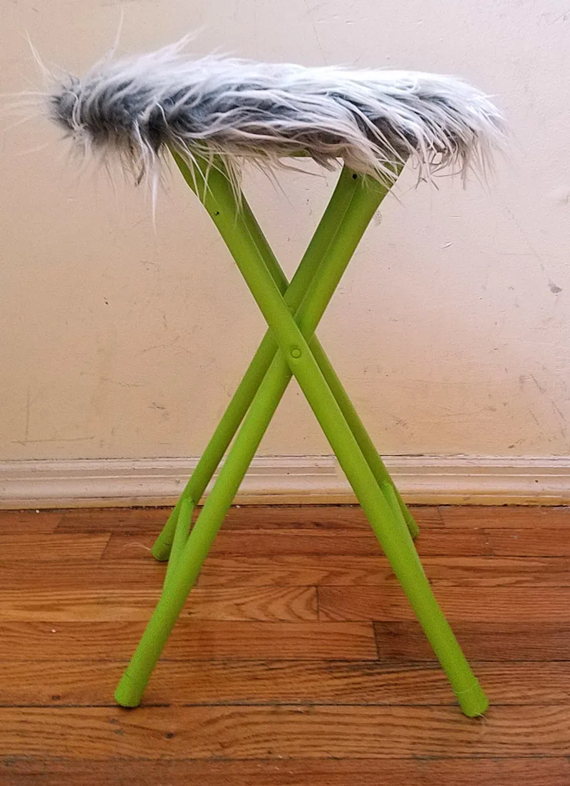 This fur stool makeover has IMPACT! It took me about half an hour including drying time... it's an easy DIY bar stool makeover that was done on a metal stool but works on wooden stools too. It's great for craft room or a teen girl's bedroom decor idea, use a round stool to sit, dress, or even as a night stand!