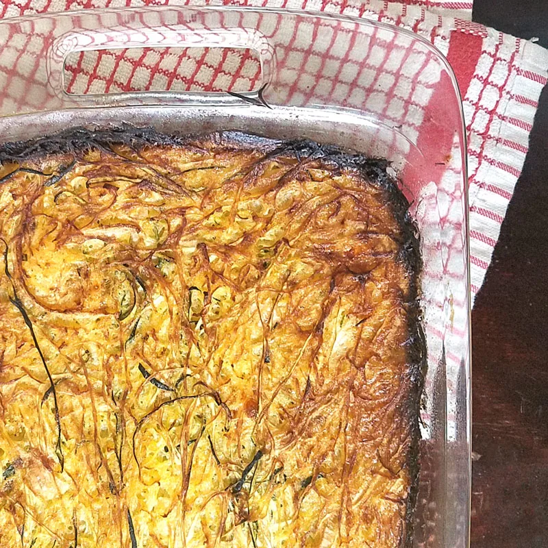 Mmmm... make this delicious spaghetti squash kugel recipe as an alternative to potato kugel. This delicious vegetable casserole is a great side dish or one-pan dinner idea. An easy, protein-rich dinner recipe for busy moms - win-win indeed!