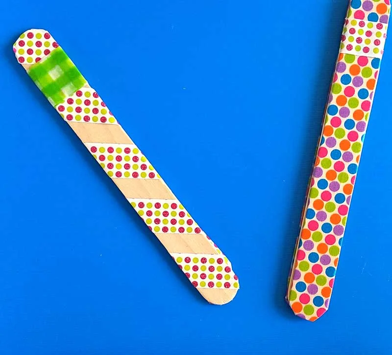 Make some fun DIY bookmarks that actually stay in place - using two fun methods! The craft stick bookmarks are a fun popsicle stick craft for kids of all ages - from toddler to teen!