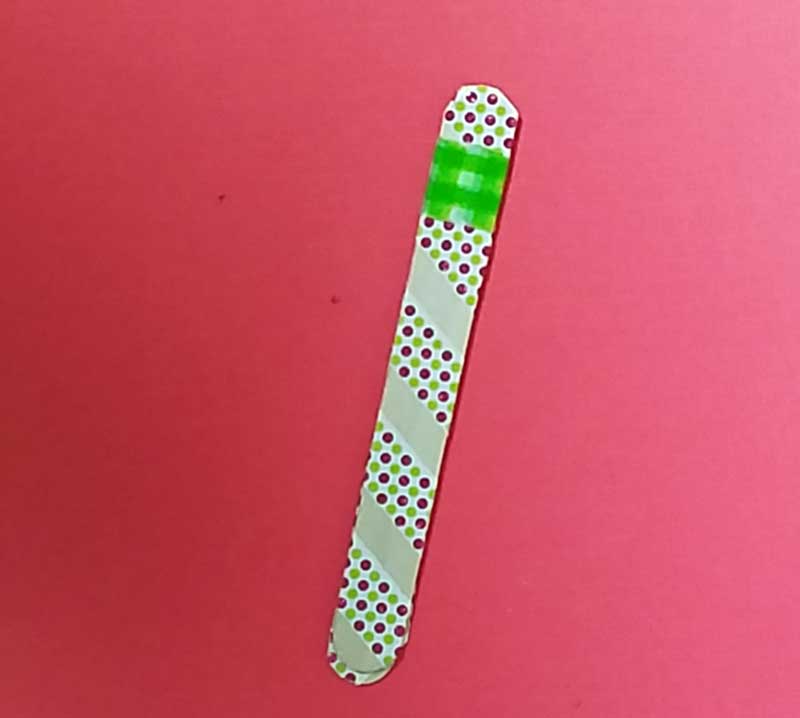 Make some fun DIY bookmarks that actually stay in place - using two fun methods! The craft stick bookmarks are a fun popsicle stick craft for kids of all ages - from toddler to teen! 