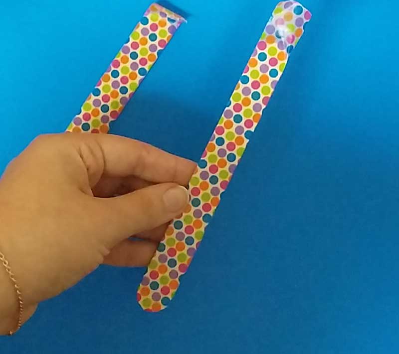 Make some fun DIY bookmarks that actually stay in place - using two fun methods! The craft stick bookmarks are a fun popsicle stick craft for kids of all ages - from toddler to teen! 