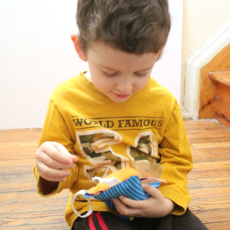 DIY Sensory Toy for Calming Toddlers and Preschoolers * Moms and Crafters