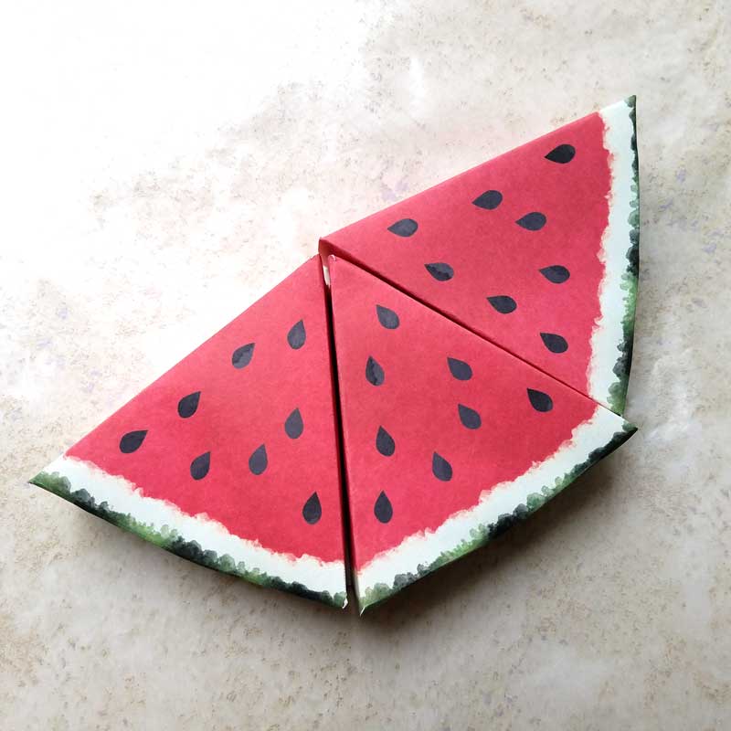 These paper craft templates are simply adorable! I love this beautiful watemelon paper craft - it's a free printable perfect for pretend play, summer party or picnic decor, table props, or anything really! These fruit printables have a realistic watercolor touch to them.