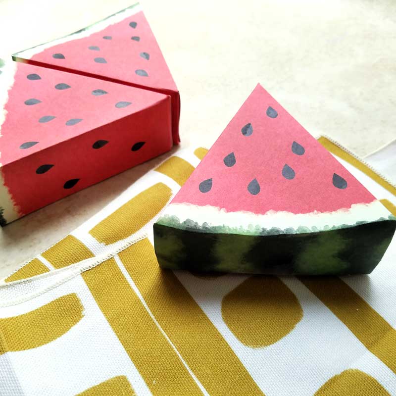 These paper craft templates are simply adorable! I love this beautiful watemelon paper craft - it's a free printable perfect for pretend play, summer party or picnic decor, table props, or anything really! These fruit printables have a realistic watercolor touch to them.