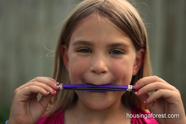 16 fun popsicle stick crafts for kids and grown-ups and everything in between! Whether you're a toddler or teen, these craft stick DIY ideas will hit the mark for sure! YOu'll find bookmarks, puppets, gift ideas, frames, and more!