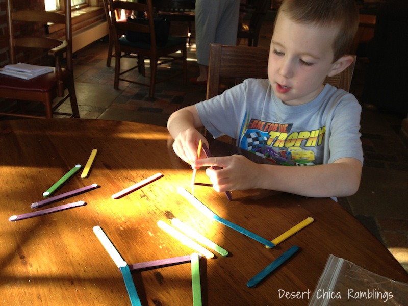 16 fun popsicle stick crafts for kids and grown-ups and everything in between! Whether you're a toddler or teen, these craft stick DIY ideas will hit the mark for sure! YOu'll find bookmarks, puppets, gift ideas, frames, and more!