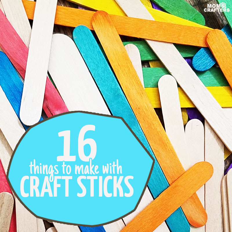 16 bricolages amusants avec des bâtons de popsicle pour les enfants et les adultes et tout ce qui se trouve entre les deux ! Que vous soyez un tout-petit ou un adolescent, ces idées de bricolage en bâtons de bricolage feront mouche à coup sûr ! Vous trouverez des signets, des marionnettes, des idées de cadeaux, des cadres et bien plus encore !