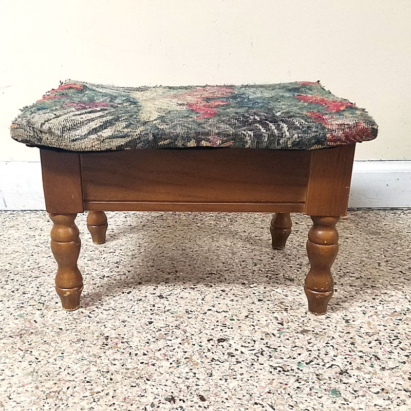 I love this DIY faux fur stool makeover from a flea market find! This ugly vintage sewing stool is transformed into beautiful DIY home decor for the craft room in under half an hour!