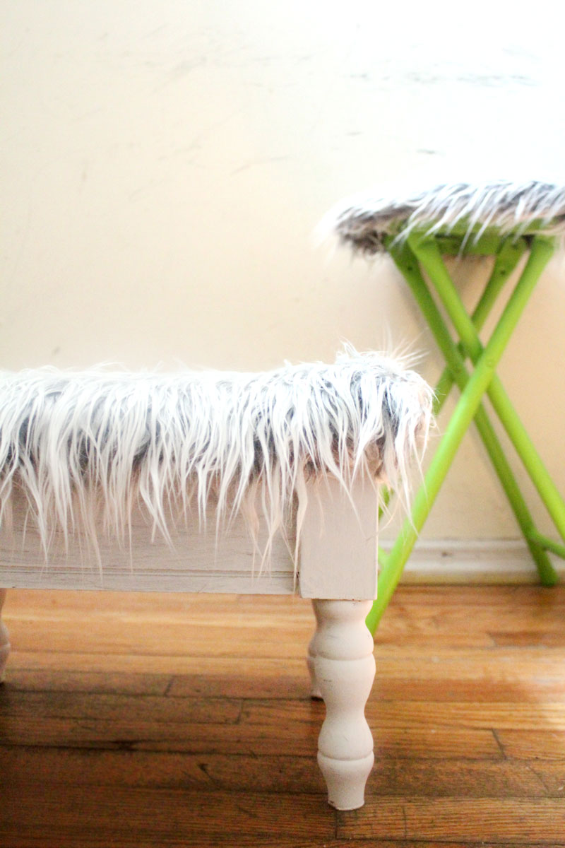 I love this DIY faux fur stool makeover from a flea market find! This ugly vintage sewing stool is transformed into beautiful DIY home decor for the craft room in under half an hour!