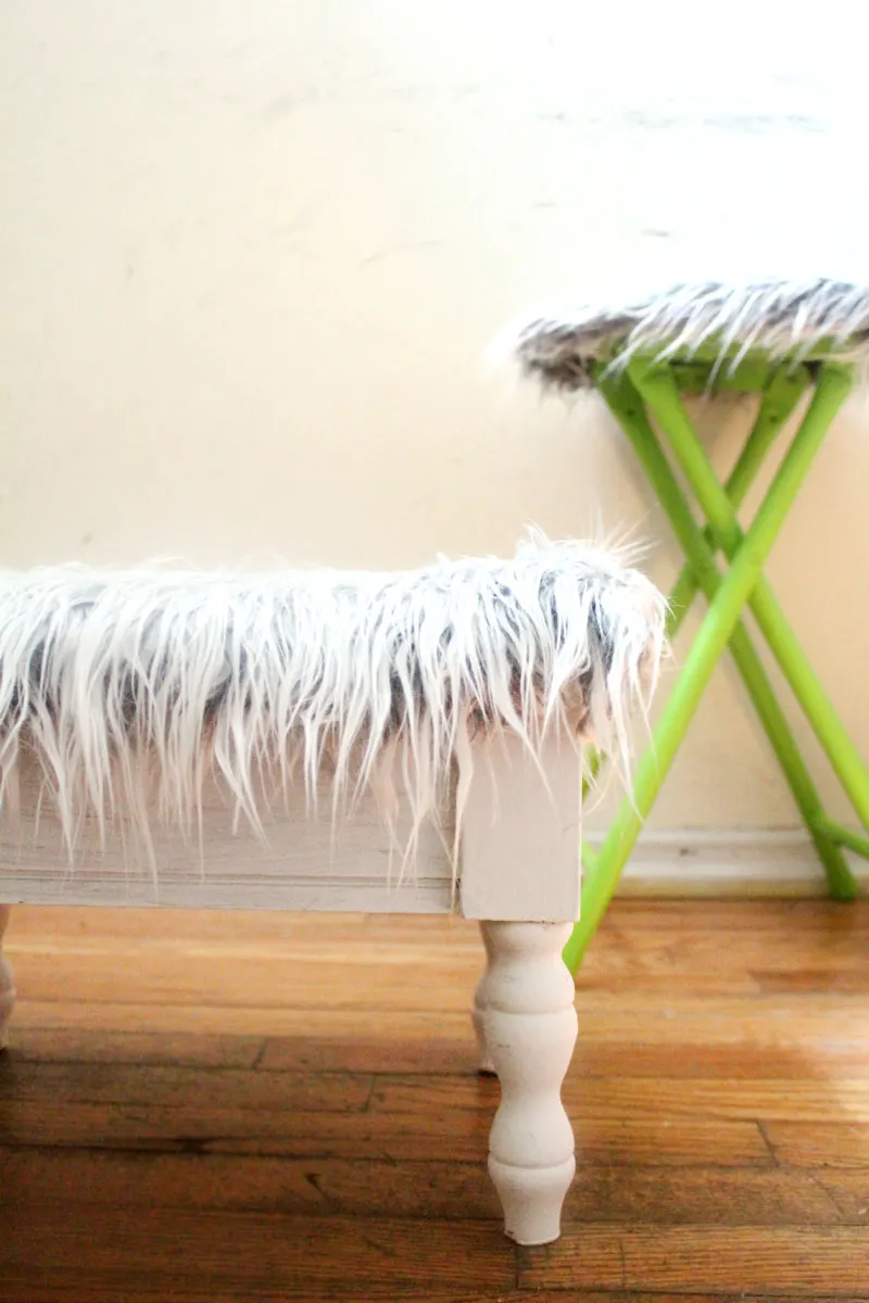 I love this DIY faux fur stool makeover from a flea market find! This ugly vintage sewing stool is transformed into beautiful DIY home decor for the craft room in under half an hour!