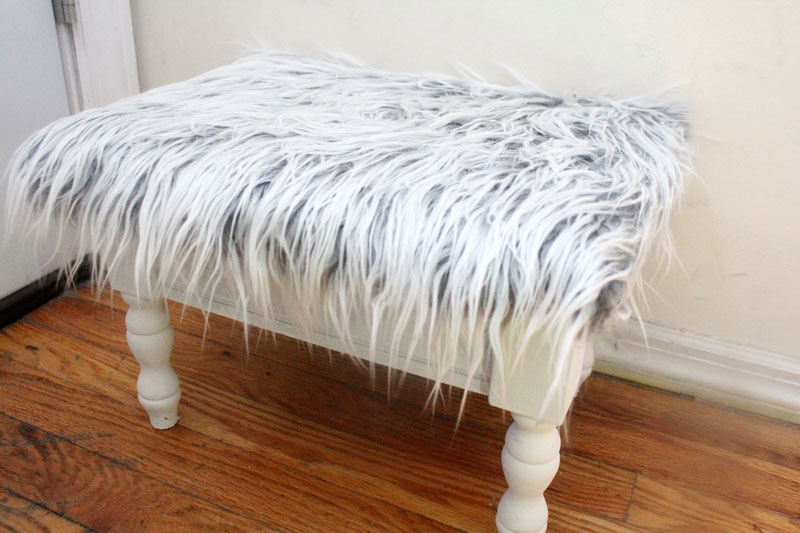 I love this DIY faux fur stool makeover from a flea market find! This ugly vintage sewing stool is transformed into beautiful DIY home decor for the craft room in under half an hour!