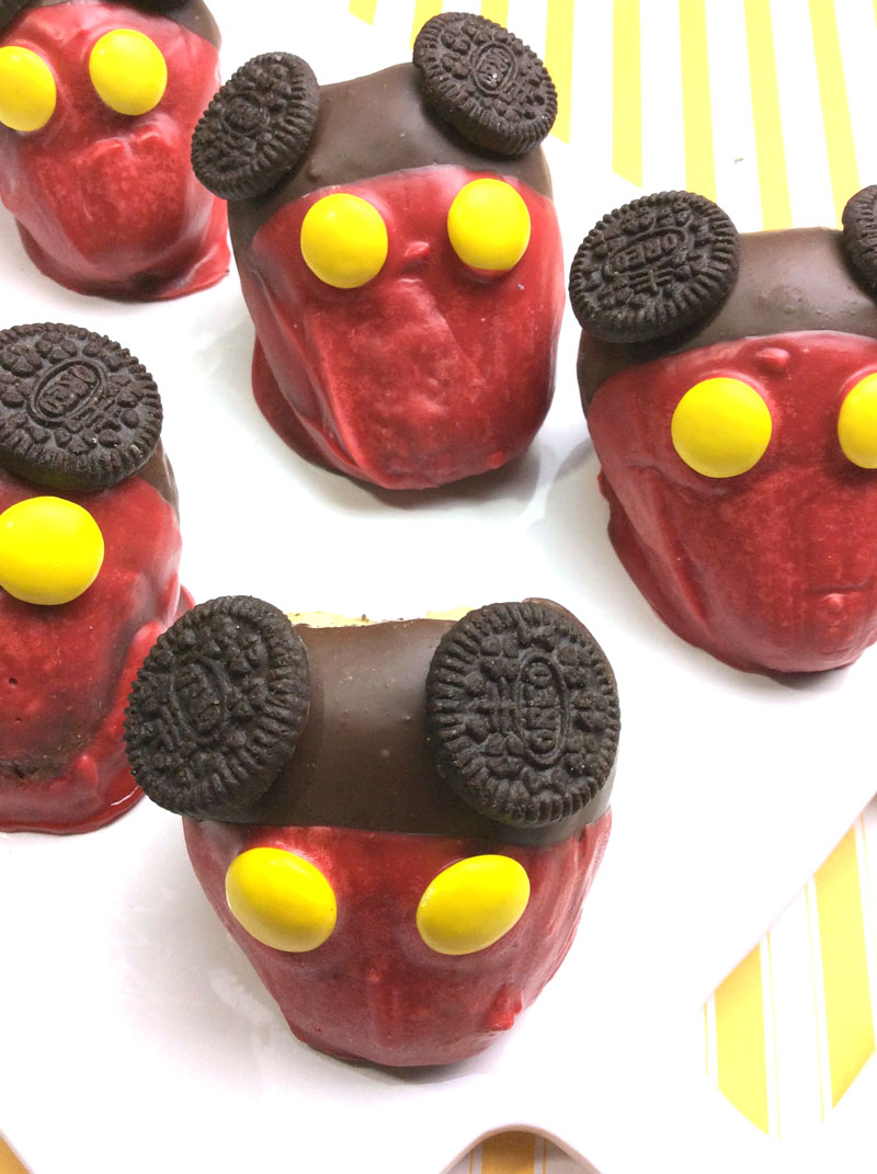 These chocolate covered strawberries are the perfect Mickey Mouse food for your Disney themed party! These Mickey Mouse inspired snacks are easy to make and fun for cooking with kids, or for your mickey themed birthday party!