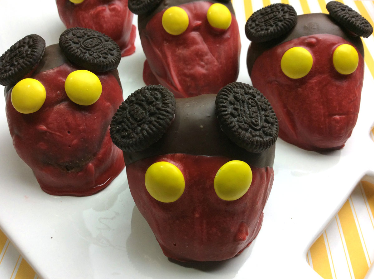 These chocolate covered strawberries are the perfect Mickey Mouse food for your Disney themed party! These Mickey Mouse inspired snacks are easy to make and fun for cooking with kids, or for your mickey themed birthday party!