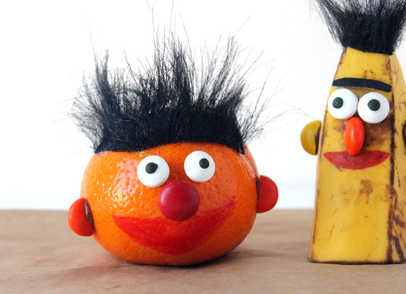 Make adorable Ernie and Bert snacks - perfect snack idea for picky kids who also happen to love Sesame Street! Great idea for a birthday party or for healthy school lunches.