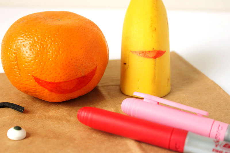 Make adorable Ernie and Bert snacks - perfect snack idea for picky kids who also happen to love Sesame Street! Great idea for a birthday party or for healthy school lunches.