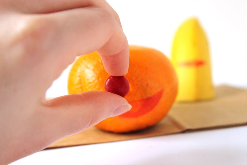 Make adorable Ernie and Bert snacks - perfect snack idea for picky kids who also happen to love Sesame Street! Great idea for a birthday party or for healthy school lunches.