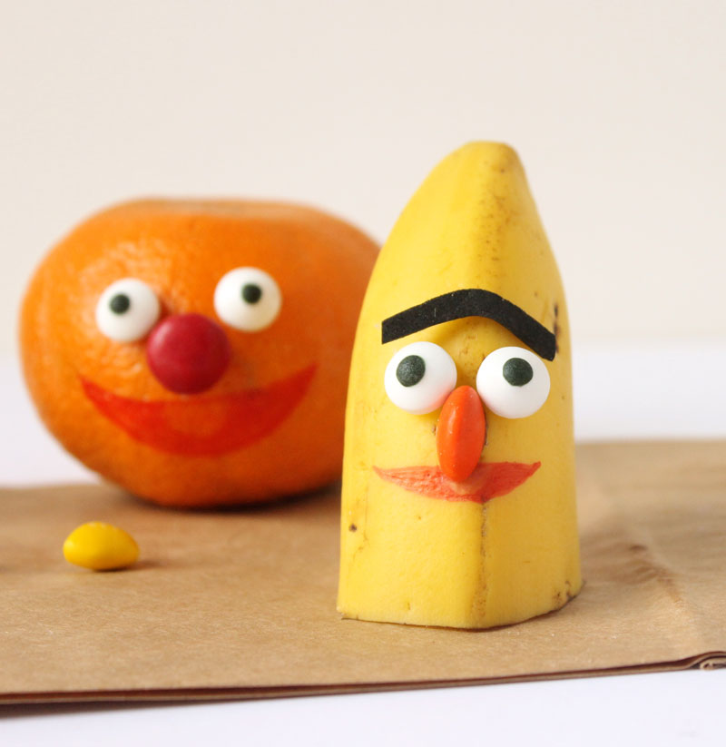 Make adorable Ernie and Bert snacks - perfect snack idea for picky kids who also happen to love Sesame Street! Great idea for a birthday party or for healthy school lunches.