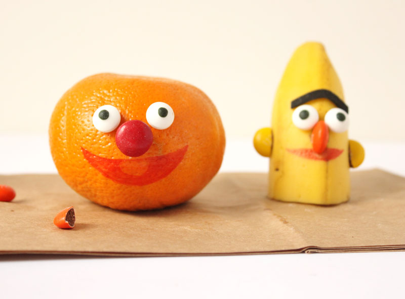 Make adorable Ernie and Bert snacks - perfect snack idea for picky kids who also happen to love Sesame Street! Great idea for a birthday party or for healthy school lunches.