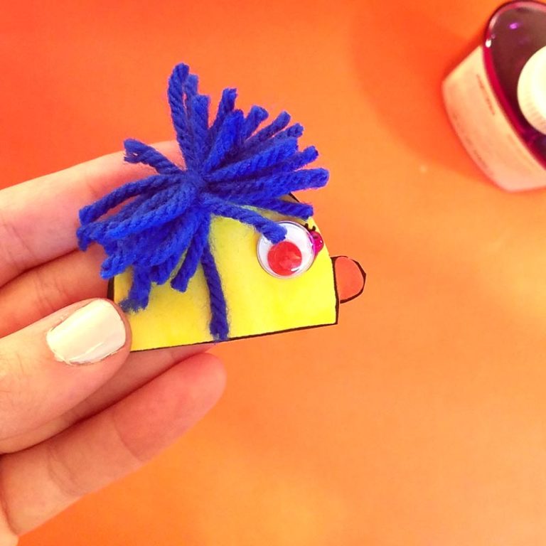 Clothespin Paper Puppets free printable * Moms and Crafters