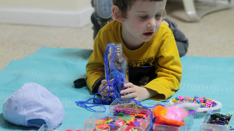 Make favorite color discovery bottles - a child-led activity that's perfect for teaching colors! This color activity for toddlers, preschoolers, and kindergarten is a great kid-made sensory bottle that will be played with for hours!