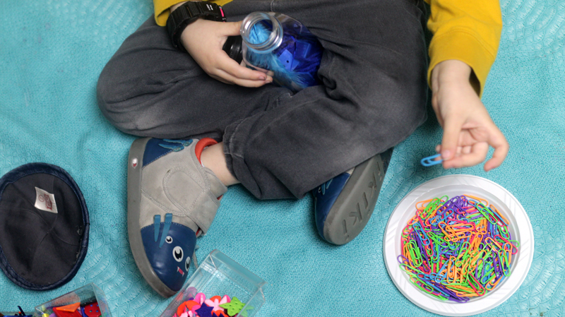 Make favorite color discovery bottles - a child-led activity that's perfect for teaching colors! This color activity for toddlers, preschoolers, and kindergarten is a great kid-made sensory bottle that will be played with for hours!