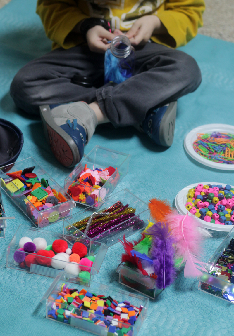 Make favorite color discovery bottles - a child-led activity that's perfect for teaching colors! This color activity for toddlers, preschoolers, and kindergarten is a great kid-made sensory bottle that will be played with for hours!