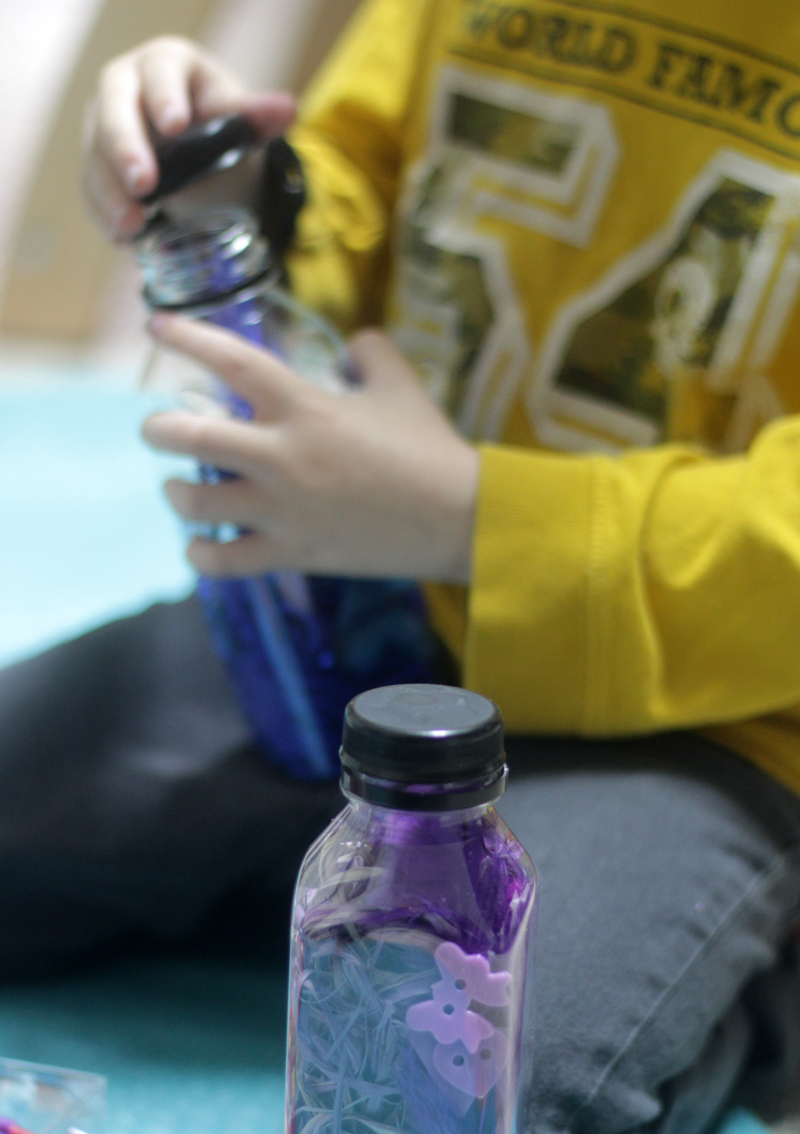 Make favorite color discovery bottles - a child-led activity that's perfect for teaching colors! This color activity for toddlers, preschoolers, and kindergarten is a great kid-made sensory bottle that will be played with for hours!