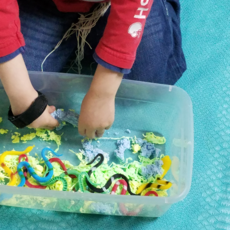 Make a slippery slimy snake sensory bin - the perfect sensory activity for preschoolers! This water play idea is so quick and easy to set up and such a sanity-saver.