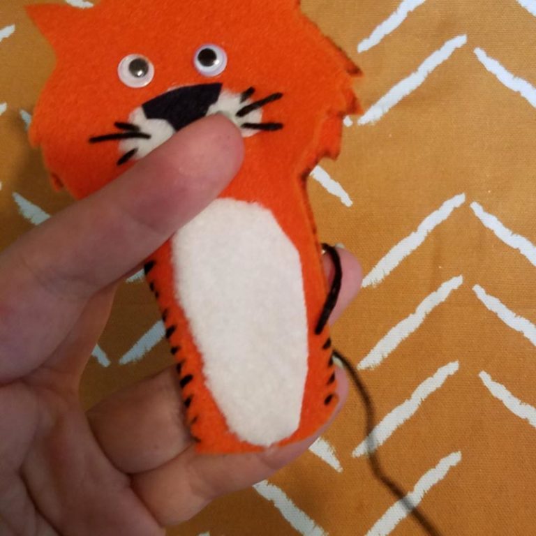 Tiger Finger Puppets an easy DIY toy (free template included)