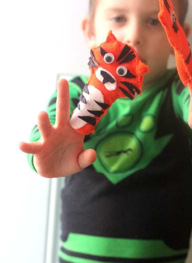 Tiger Finger Puppets an easy DIY toy (free template included)