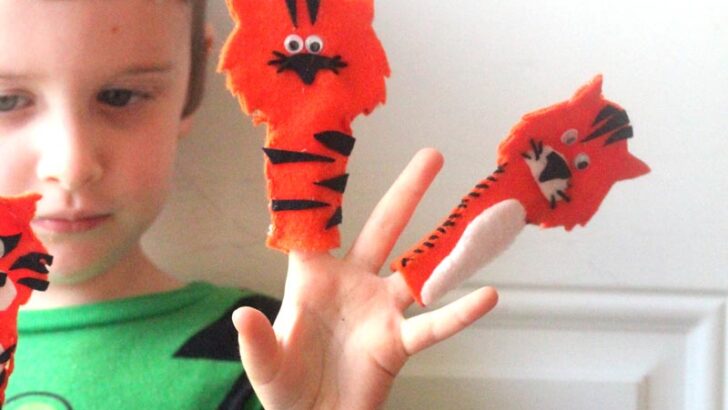 Tiger Finger Puppets