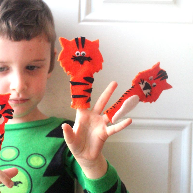 Make this adorable streak of tiger finger puppets - a fun tiger craft celebrating the collective noun. This DIY toy is quite easy to make and perfect for using up felt scraps. You'll get a free pattern so you don't need to worry about being artsy, and from there you can get creative and make your own variation!