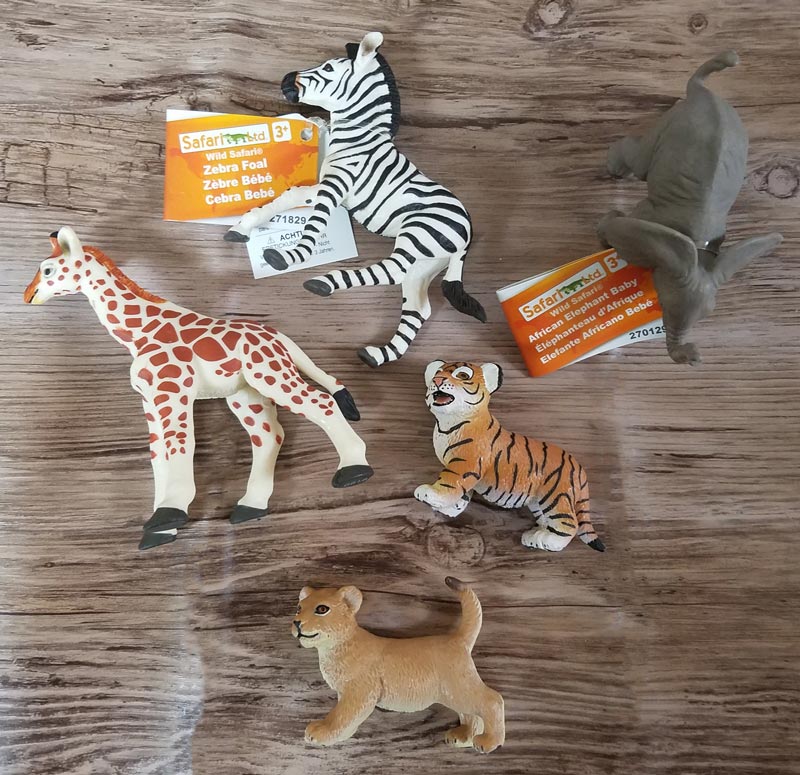 Make an adorable animal wall hanging for the kids room or nursery! Turn toy animals into beautiful playroom decor - and when your'e ready to redecorate, it can be repurposed as a toy! Love this safari animal kids bedroom decor idea - it's such an easy DIY decor craft!