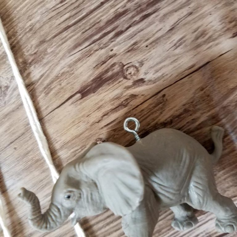 Animal Wall Hanging for the Playroom or Nursery * Moms and Crafters