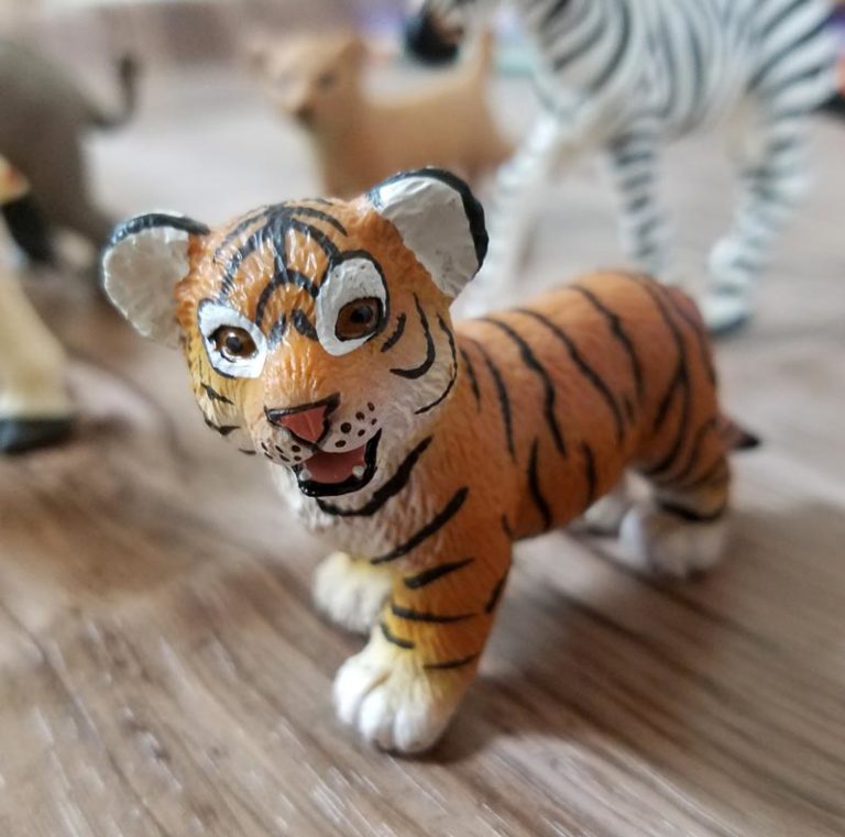 Animal Wall Hanging for the Playroom or Nursery * Moms and Crafters