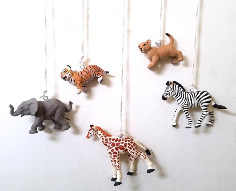 Animal Wall Hanging for the Playroom or Nursery * Moms and Crafters