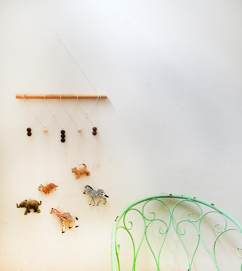 Make an adorable animal wall hanging for the kids room or nursery! Turn toy animals into beautiful playroom decor - and when your'e ready to redecorate, it can be repurposed as a toy! Love this safari animal kids bedroom decor idea - it's such an easy DIY decor craft!