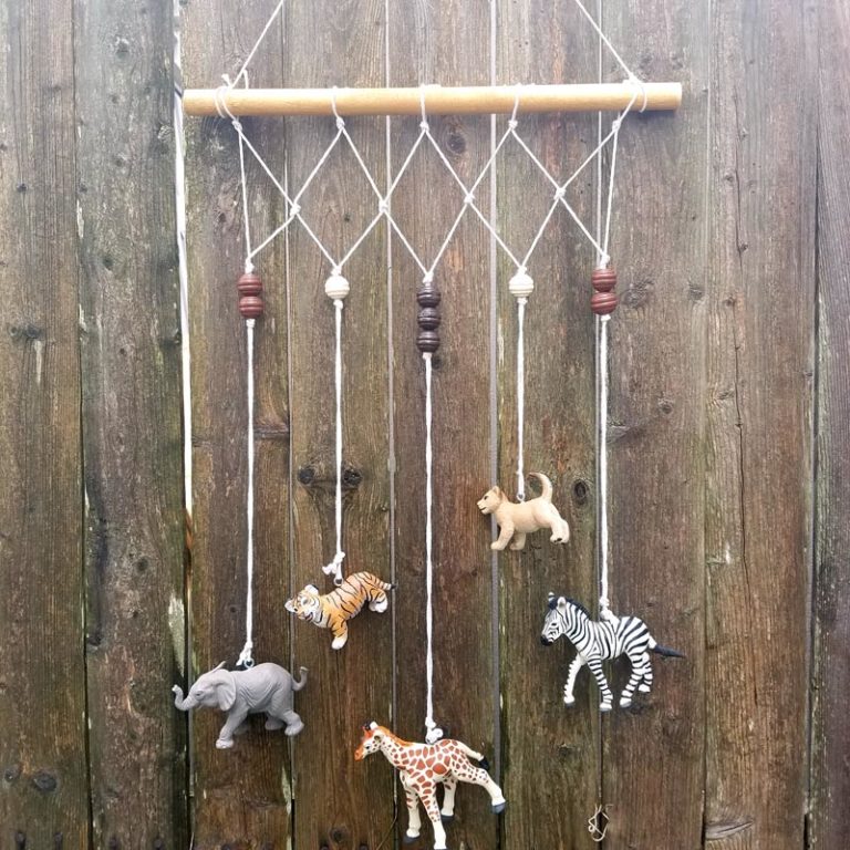 Animal Wall Hanging for the Playroom or Nursery * Moms and Crafters