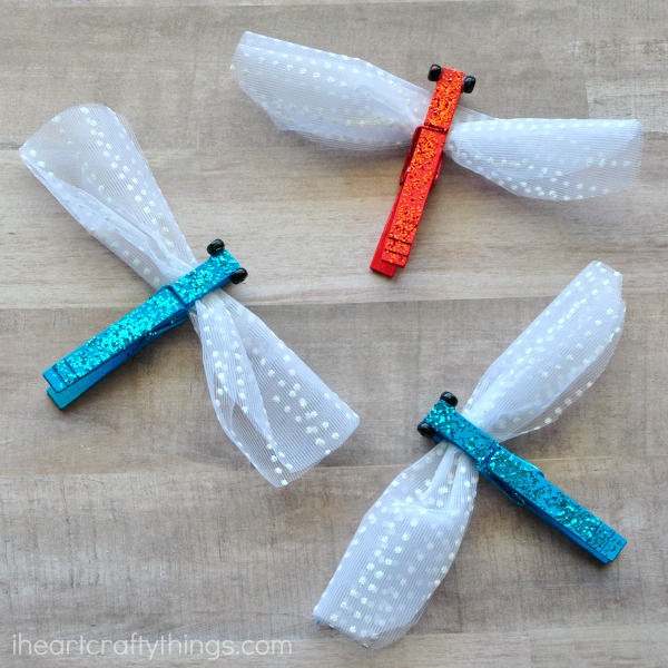 These 14 beautiful clothespin crafts are so easy to make - you'll find ideas for kids and for adults! There are a few clothespin puppets ideas, clothespin vehicles and many funcitonal DIY toys and projects.