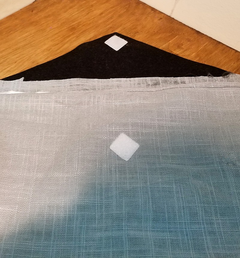 Make an easy DIY laptop sleeve - this quick and easy sewing tutorial for a laptop or tablet case has beautiful linen and leatherette detail! The leather gives it a bright touch, the lace makes it a bit feminine. You'll love it! No pattern needed - fits with any size computer notebook! I made it for a Surface Pro 4. 