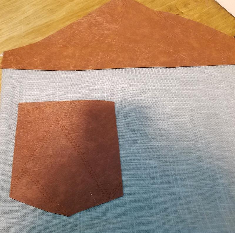 Make an easy DIY laptop sleeve - this quick and easy sewing tutorial for a laptop or tablet case has beautiful linen and leatherette detail! The leather gives it a bright touch, the lace makes it a bit feminine. You'll love it! No pattern needed - fits with any size computer notebook! I made it for a Surface Pro 4. 