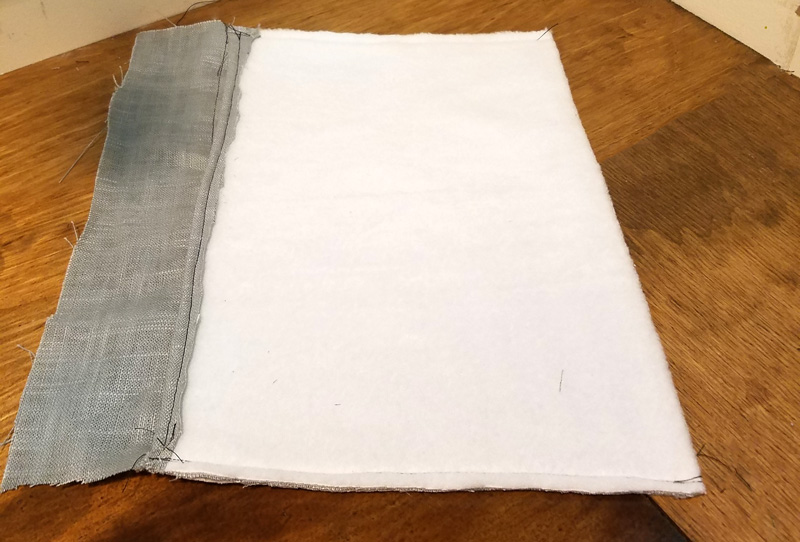 Make an easy DIY laptop sleeve - this quick and easy sewing tutorial for a laptop or tablet case has beautiful linen and leatherette detail! The leather gives it a bright touch, the lace makes it a bit feminine. You'll love it! No pattern needed - fits with any size computer notebook! I made it for a Surface Pro 4. 