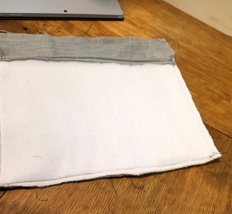 Make an easy DIY laptop sleeve - this quick and easy sewing tutorial for a laptop or tablet case has beautiful linen and leatherette detail! The leather gives it a bright touch, the lace makes it a bit feminine. You'll love it! No pattern needed - fits with any size computer notebook! I made it for a Surface Pro 4. 