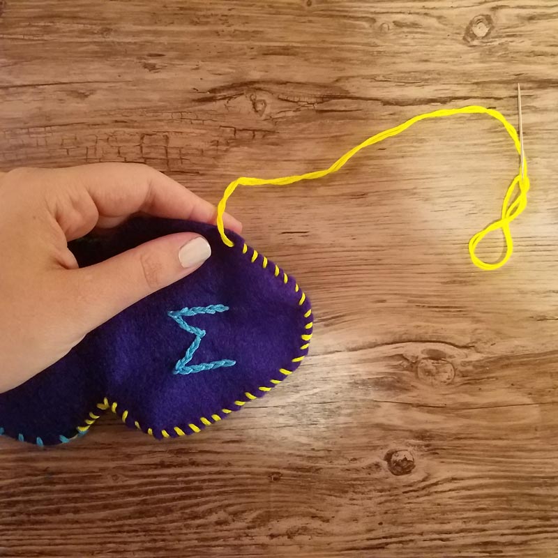 Make this DIY fidget spinner case to protect your fidget toy and keep it a bit farther out of reach of babies! It's an easy beginner felt sewing project that an adult or a child can make, plus it has a built in zipper fidget too! Free template / pattern included.