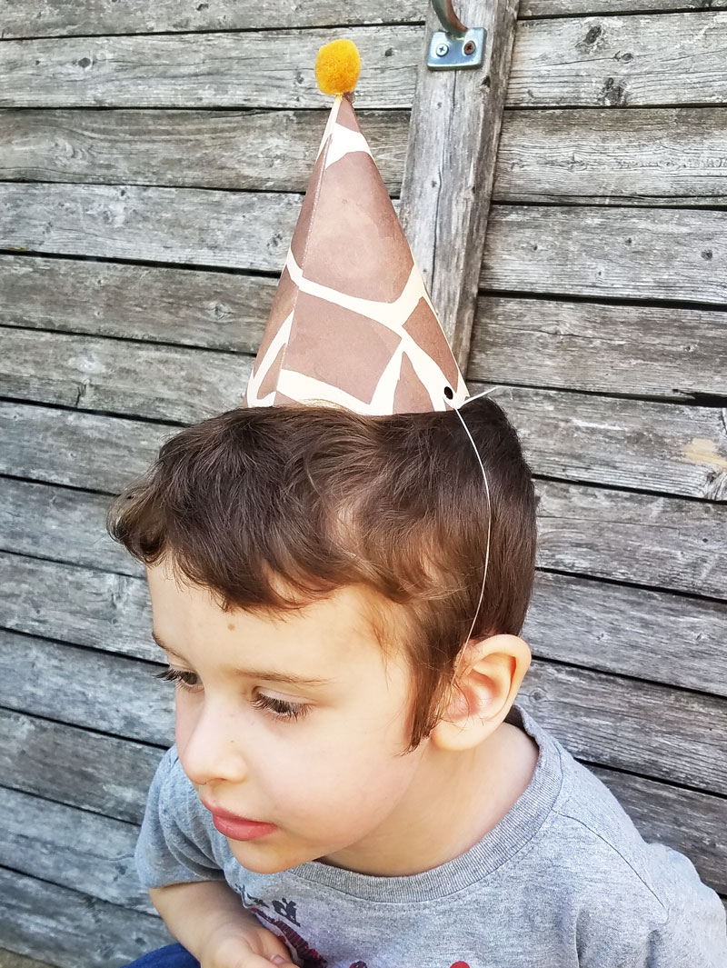 You'll love this giraffe birthday hat - including a free printable version! It's perfect for your giraffe birthday theme, or a jugle themed birthday party, or even a safari theme! It also includes a fun idea for a first birthday party theme for boys.