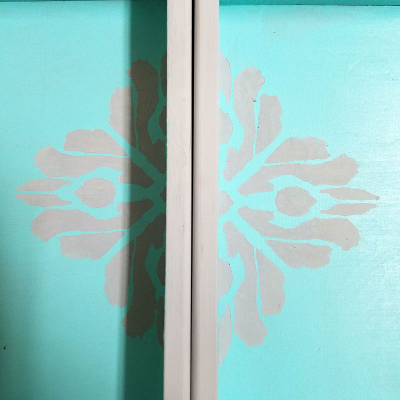 Open up for a cool surprise! Update a vintage sewing box with this cool DIY makeover using stencils. The top says "create" and there are beautiful patterns inside - you simply won't believe that this was a flea market find! One of my favorite thrift store makeovers and trash to treasure DIY projects ever, and perfect for craft room organization.