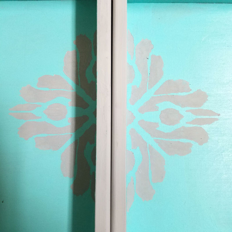 Open up for a cool surprise! Update a vintage sewing box with this cool DIY makeover using stencils. The top says "create" and there are beautiful patterns inside - you simply won't believe that this was a flea market find! One of my favorite thrift store makeovers and trash to treasure DIY projects ever, and perfect for craft room organization.