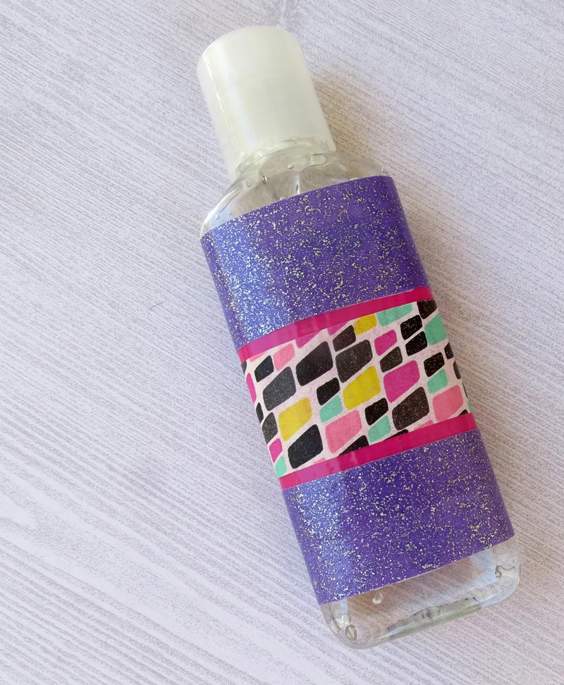 Why washi-tape bomb a hand sanitizer bottle, you ask? These make the most adorable baby shower favors! This washi tape craft is a quick and easy solution for a baby shower craft for a baby boy or girl, and makes a perfect addition to a new mom basket.