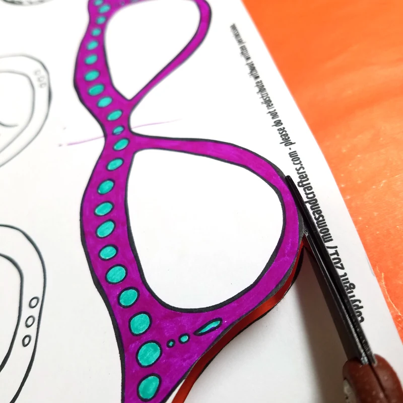 Print and craft these free printable "reading glasses" coloring bookmarks - these cool bookmarks coloring pages for adults (and kids too!) are a fun paper craft and boredom buster! These magnetic DIY bookmarks stay in place and are so much fun to create!