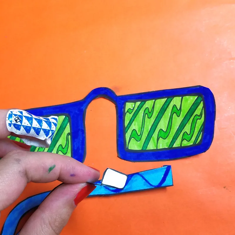 Print and craft these free printable "reading glasses" coloring bookmarks - these cool bookmarks coloring pages for adults (and kids too!) are a fun paper craft and boredom buster! These magnetic DIY bookmarks stay in place and are so much fun to create!